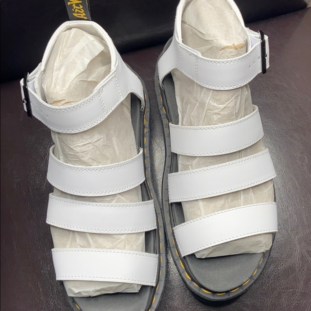 NEW w/box Dr Martens “Airwair” women size 8